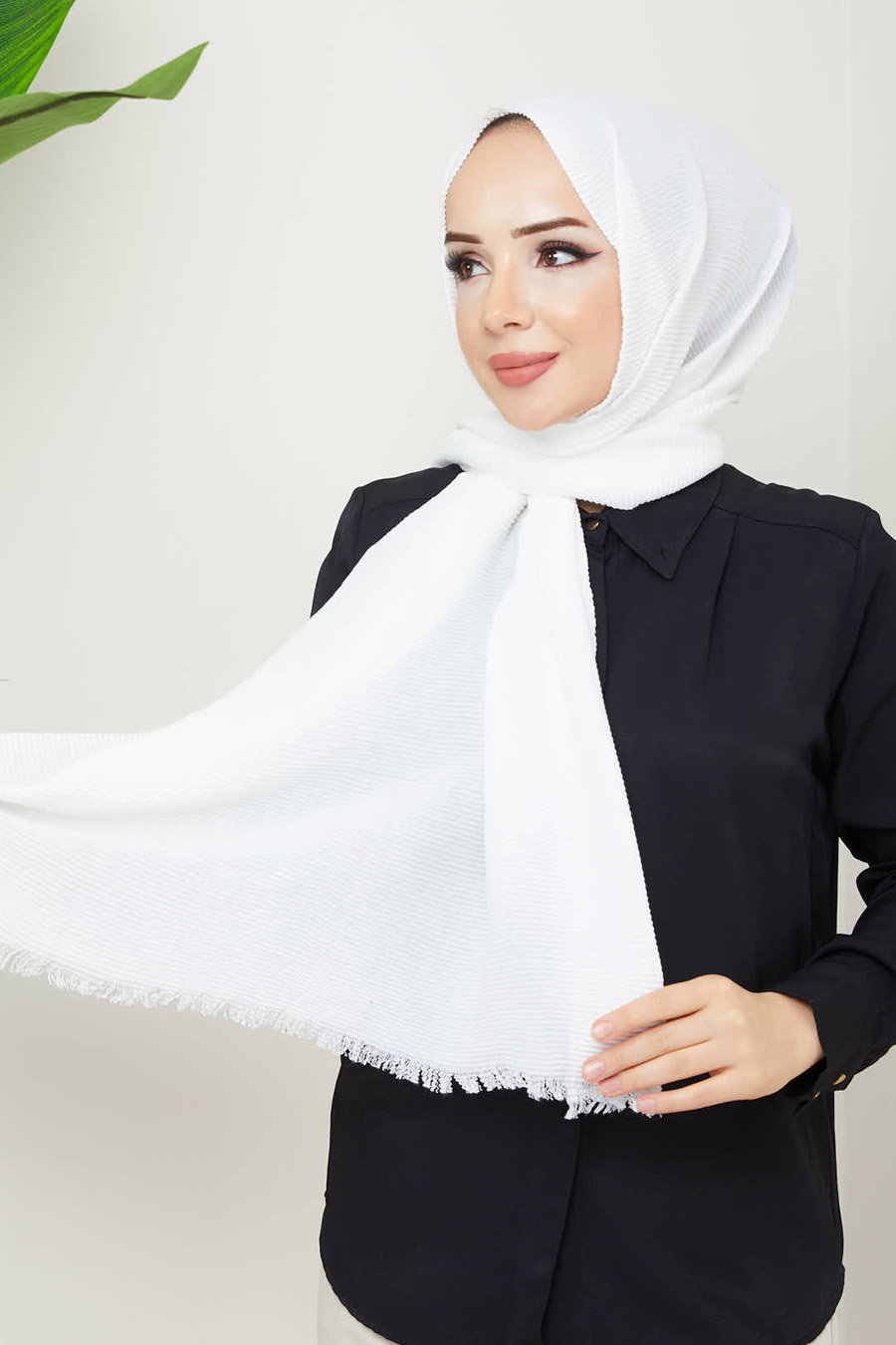 WHITE  -  PLEATED SHAWL