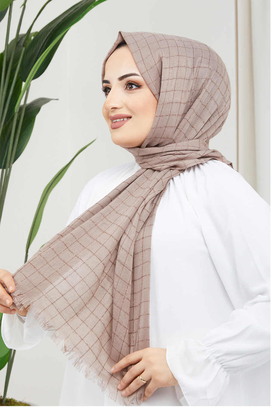 VISON COLOR   -  SHAWL
