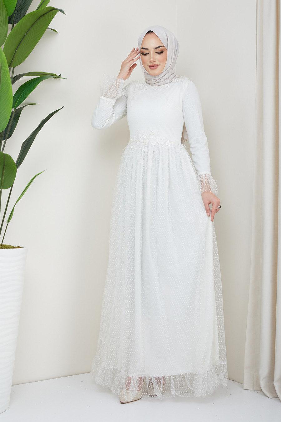 WHITE EVENING DRESS  