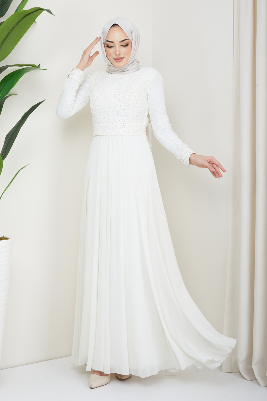 WHITE EVENING DRESS  