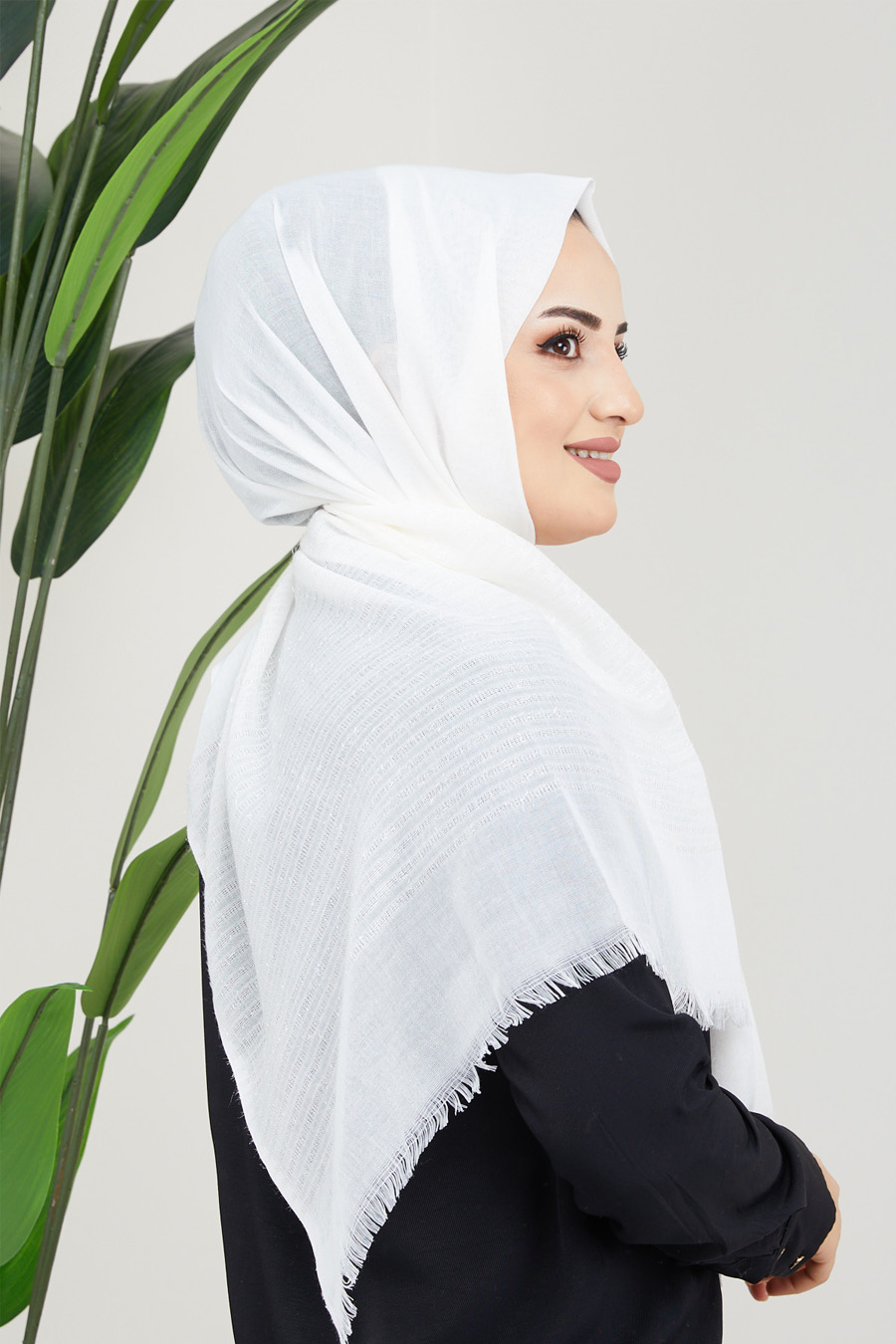 WHITE -  SHAWL