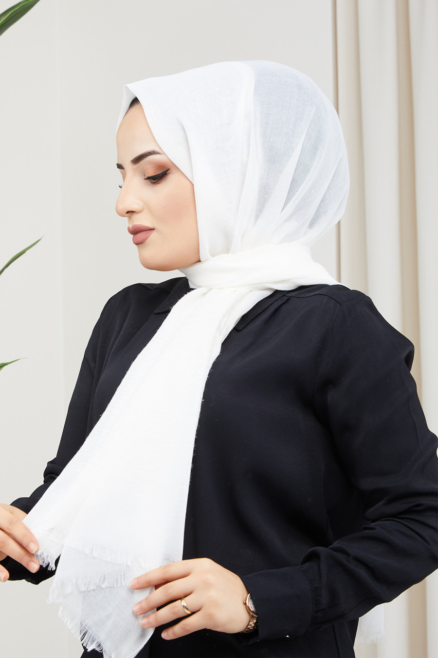 WHITE -  SHAWL