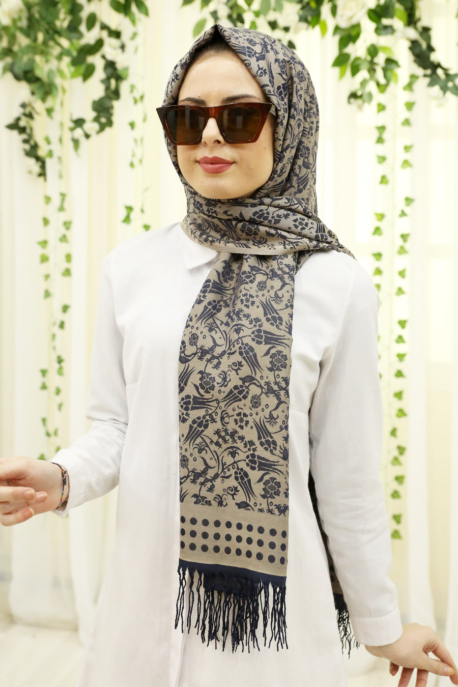 PATTERNED SHAWL