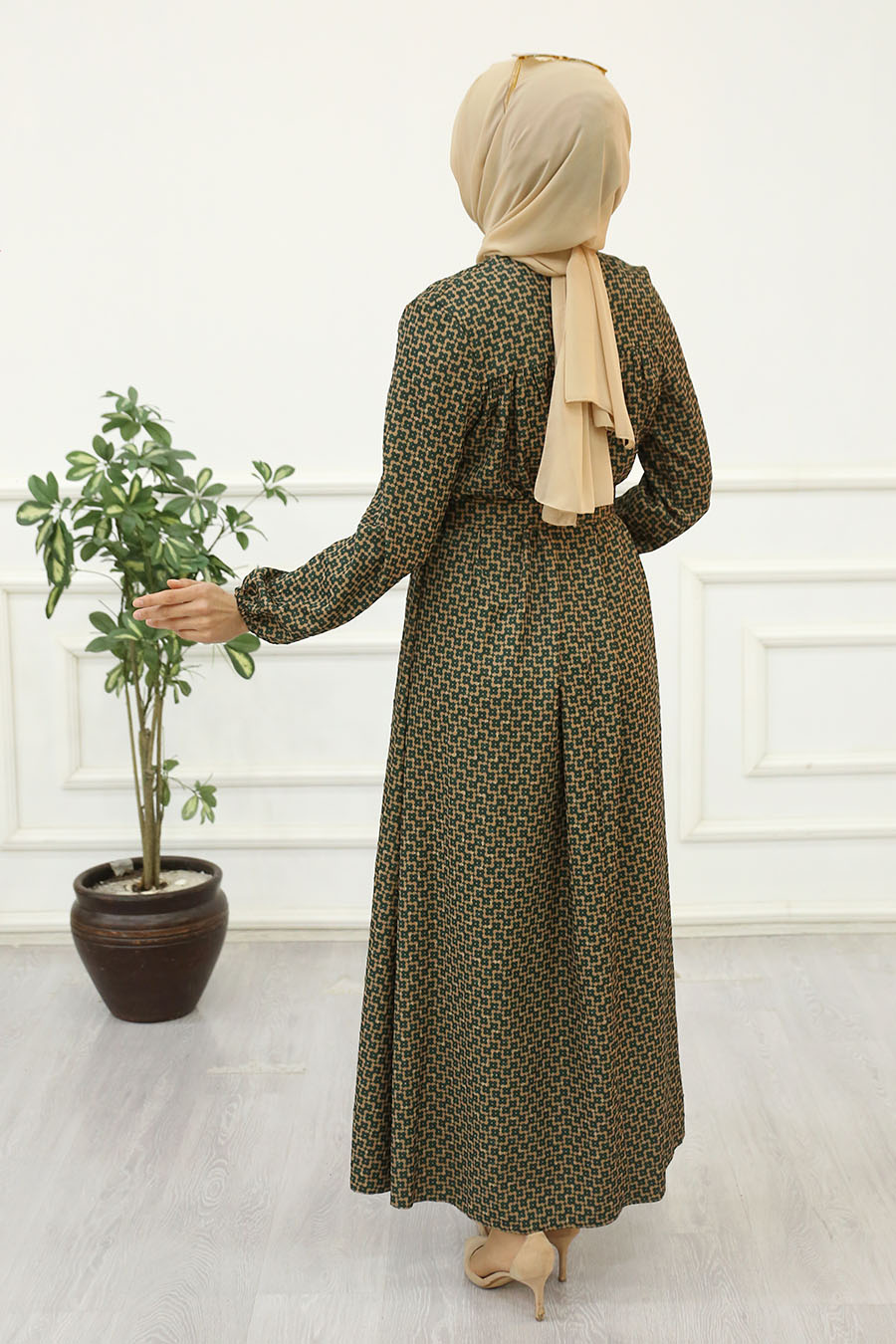 PATTERNED GREEN DRESS  