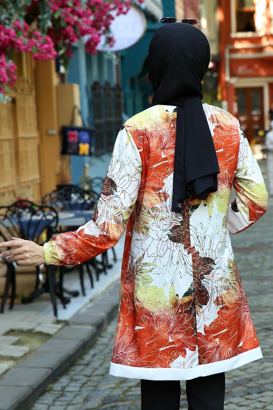 BLACK FLOWER PATTERNED RED TUNIC 
