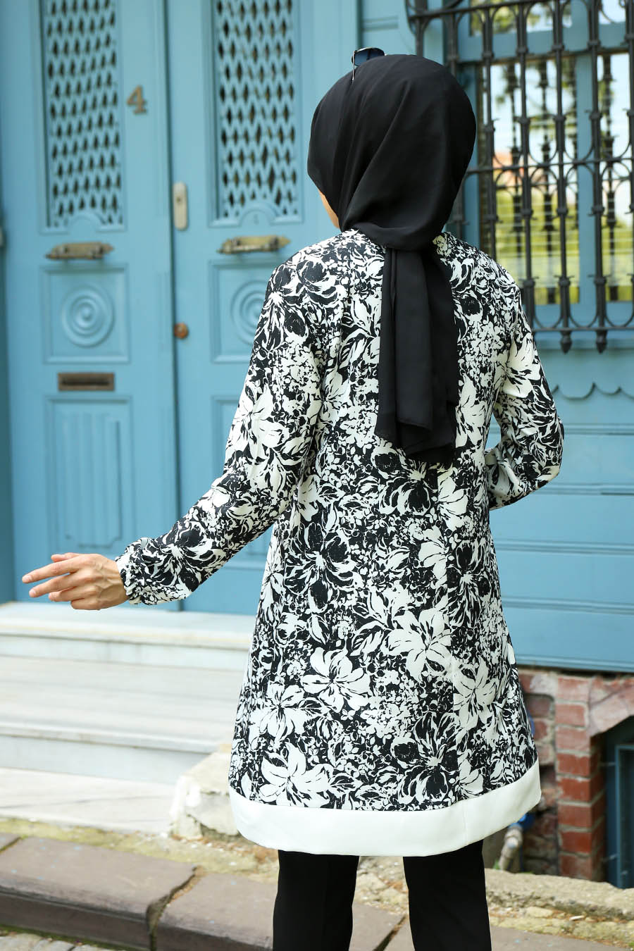 FLOWER PATTERNED BLACK TUNIC 