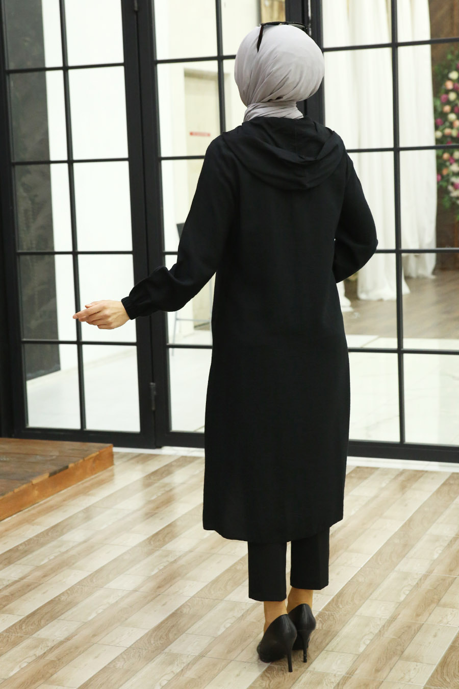 BLACK COAT