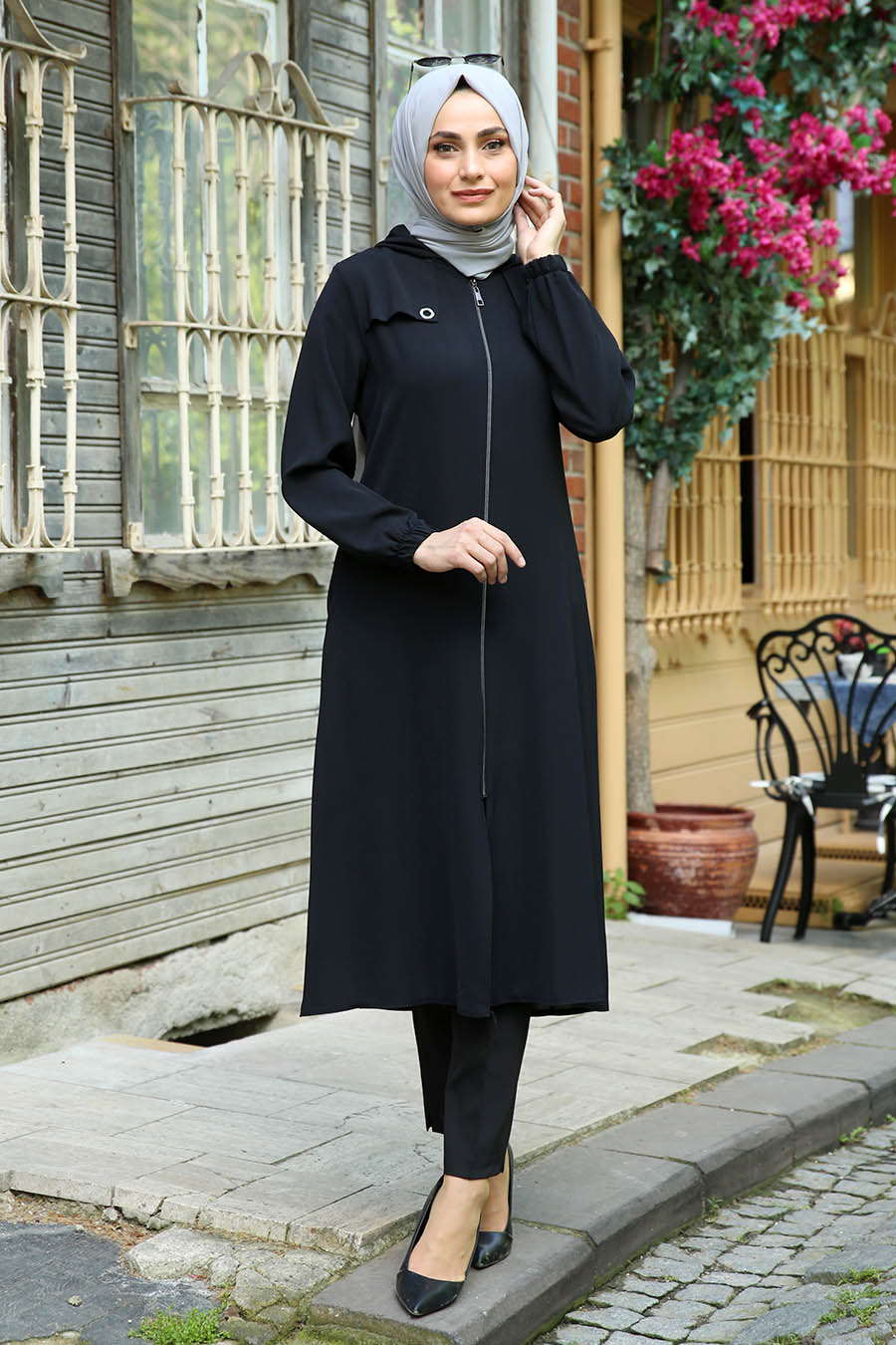 BLACK COAT