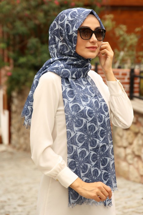 PATTERNED SHAWL