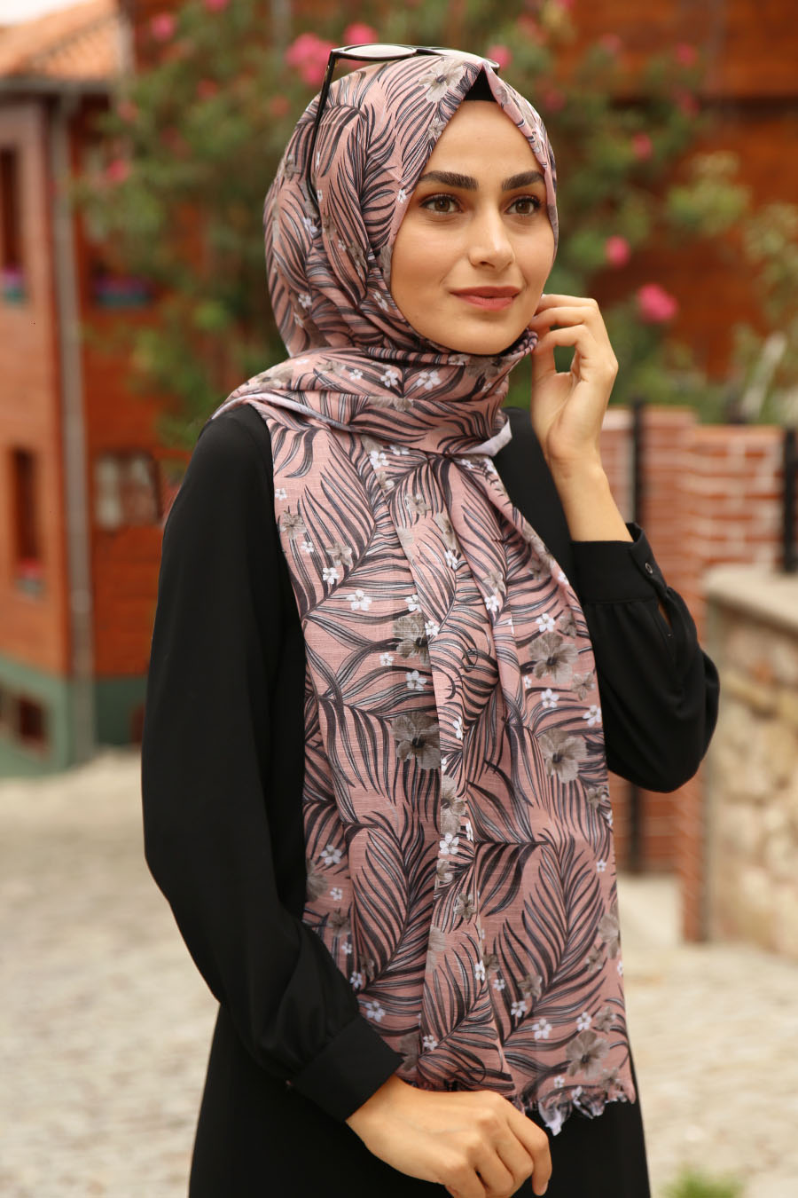 PATTERNED FLORAL SHAWL