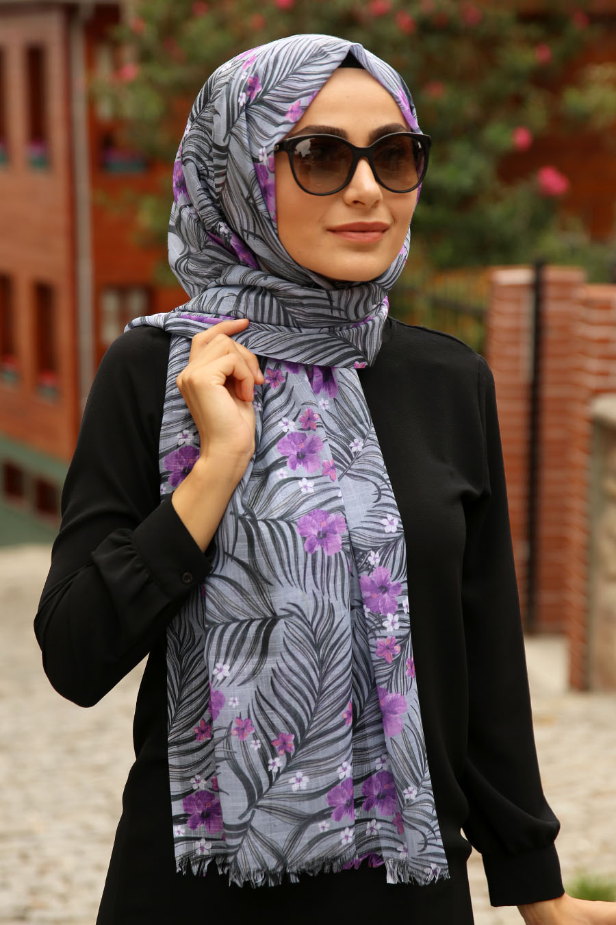 PATTERNED FLORAL SHAWL
