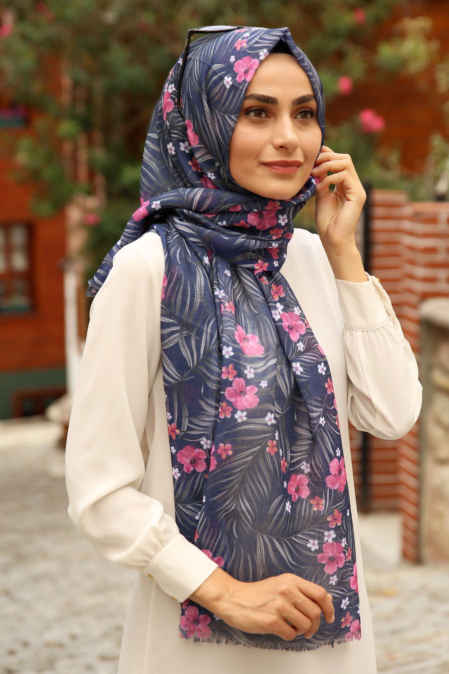 PATTERNED FLORAL SHAWL