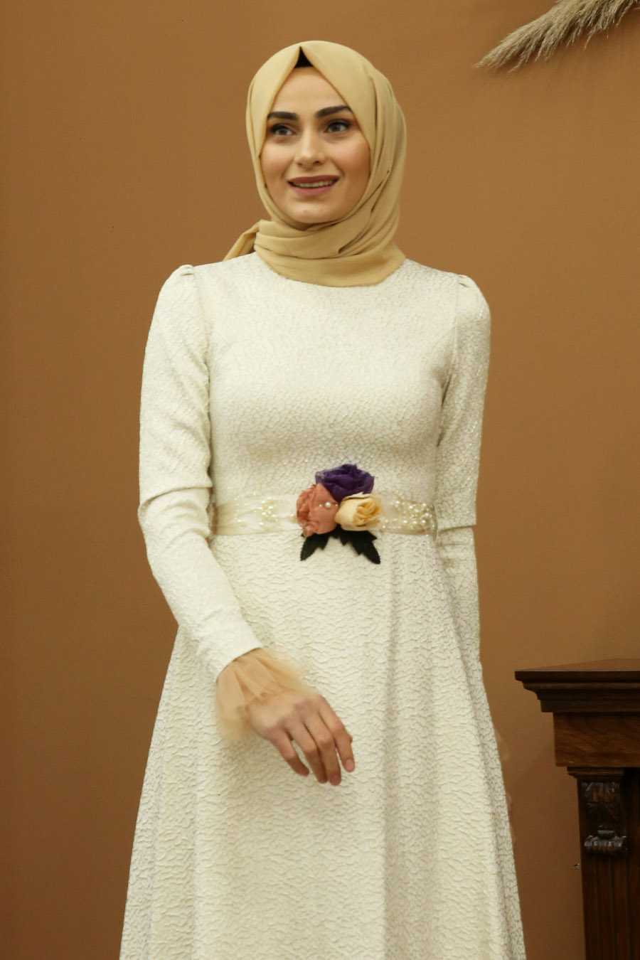 CREAM COLOR EVENING DRESS