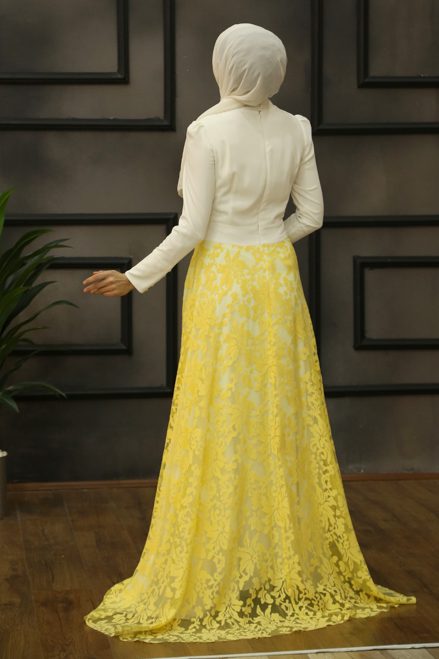 YELLOW EVENING DRESS