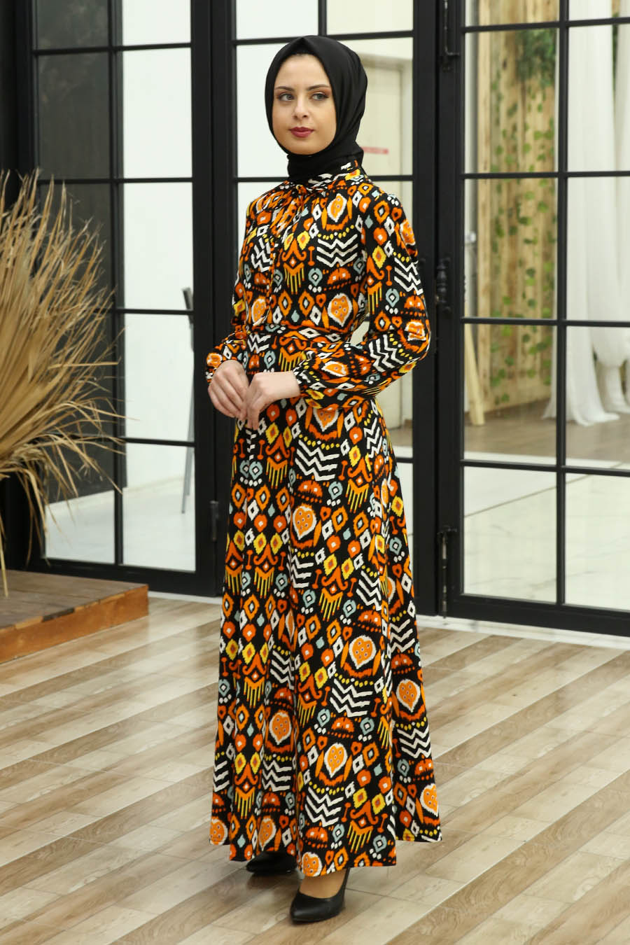 PATTERNED ORANGE DRESS 