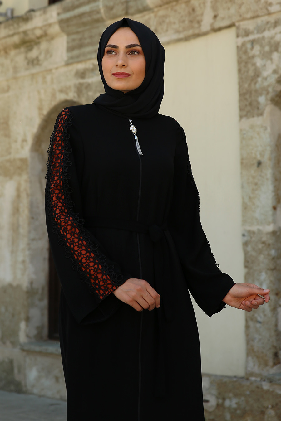 ZIPPERED BLACK ABAYA 