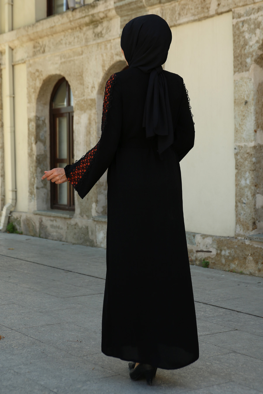 ZIPPERED BLACK ABAYA 
