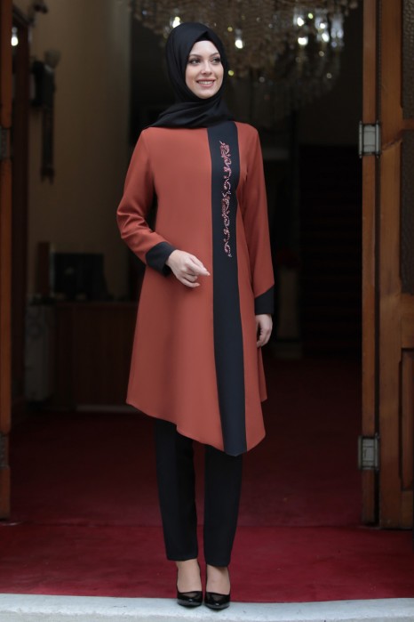 BRICK COLOR TUNIC AND BLACK PANT SUIT