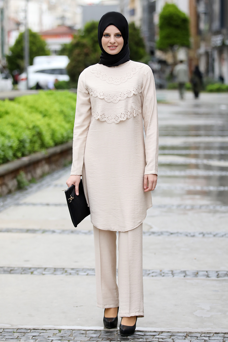 CREAM COLOR TUNIC AND PANT SUIT