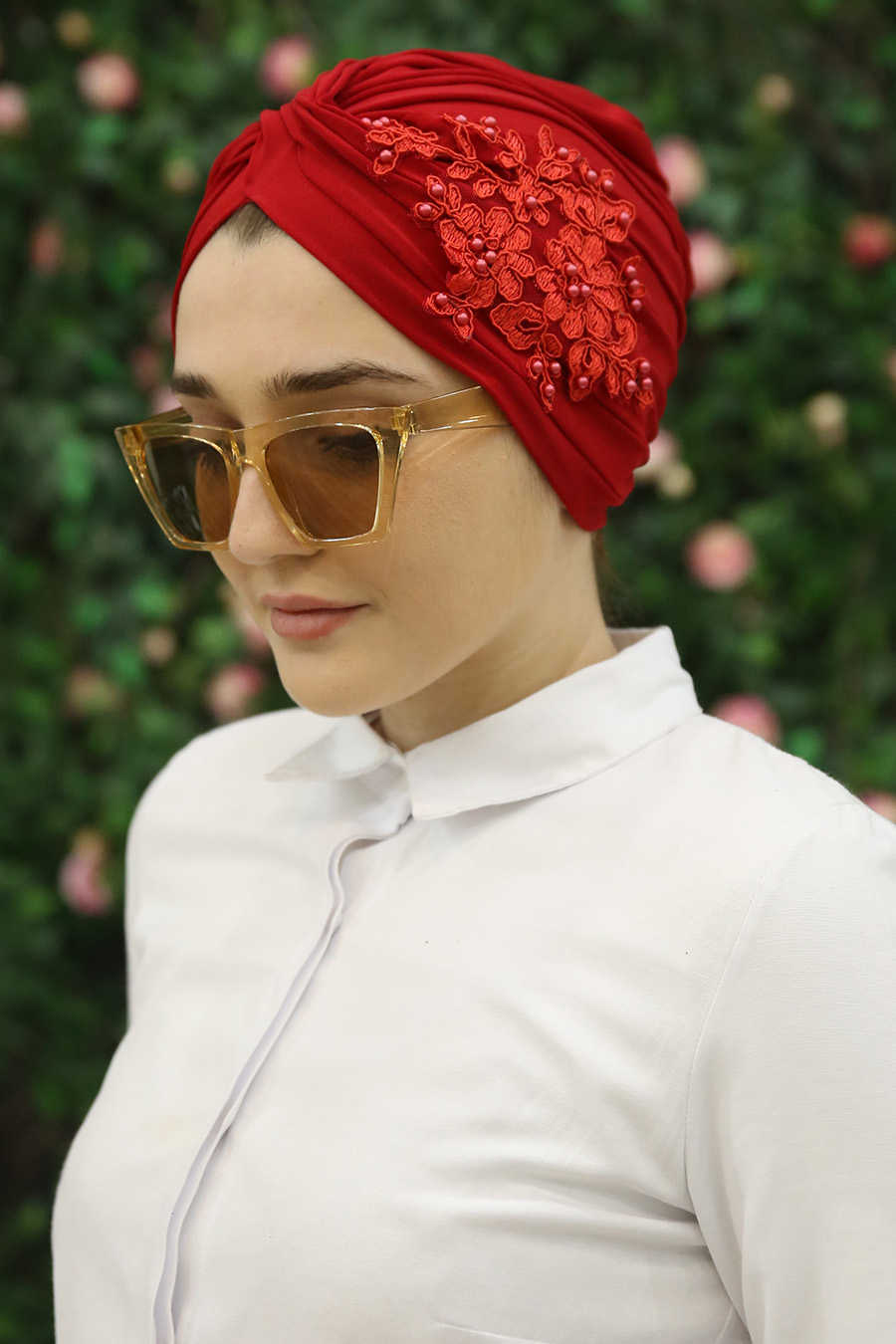 PEARL DETAILED INSTANT RED SCARF 