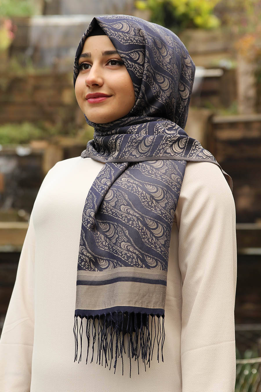 PATTERNED SHAWL