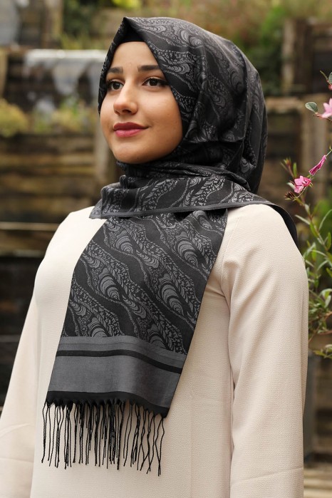 PATTERNED SHAWL