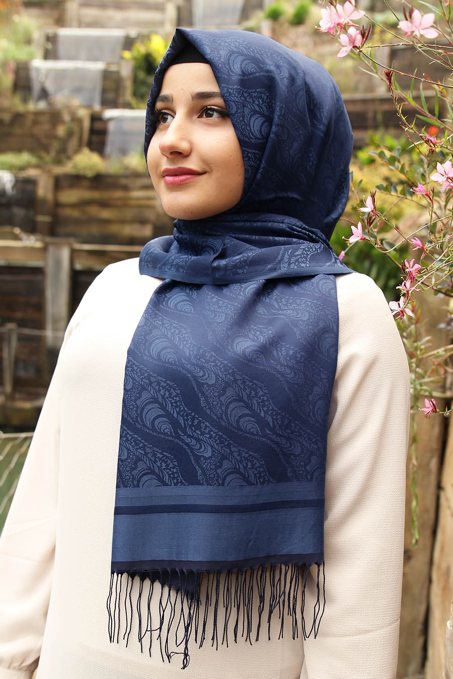 PATTERNED SHAWL