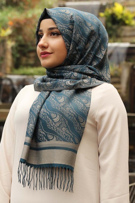 PATTERNED SHAWL
