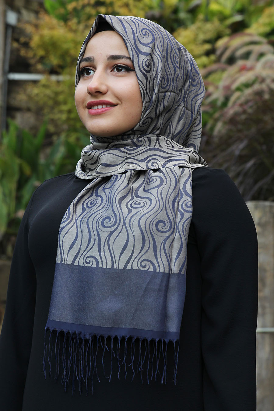PATTERNED SHAWL