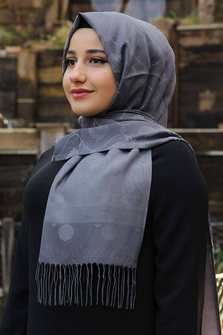 PATTERNED SHAWL