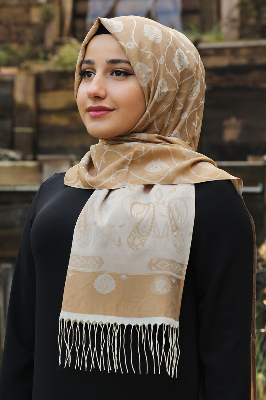 PATTERNED SHAWL