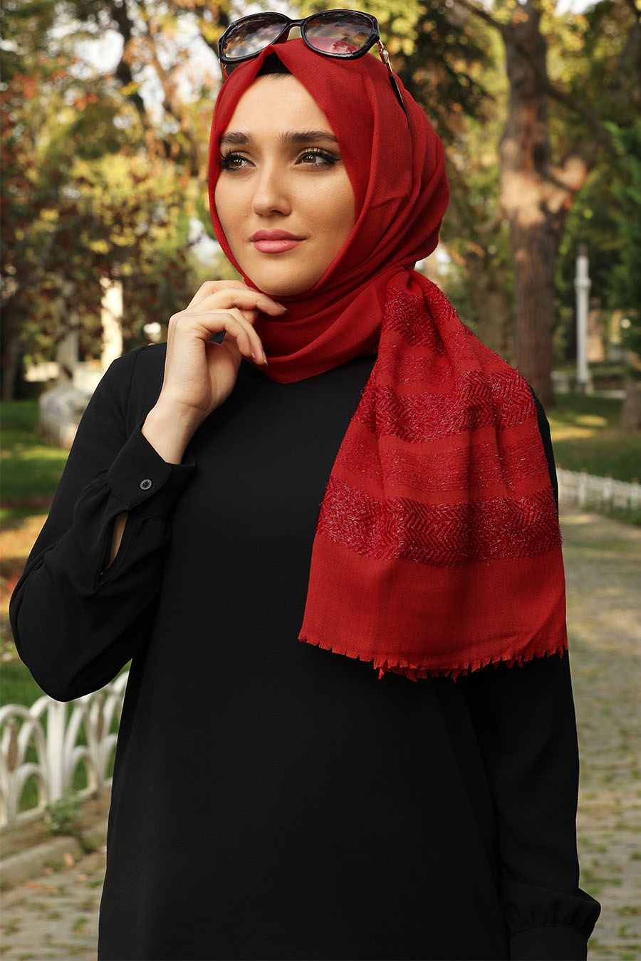 RED SHAWL RED SHAWL