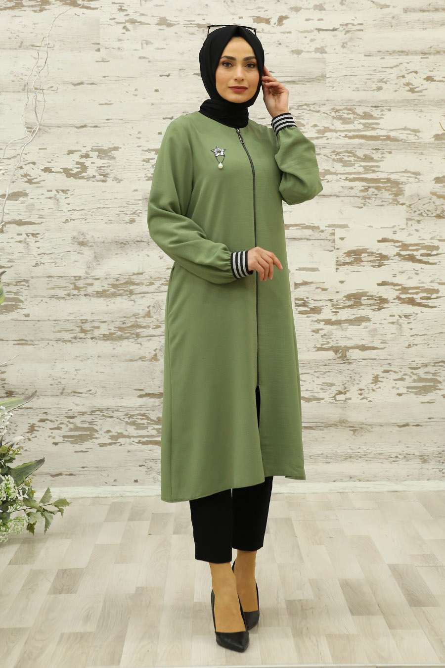 GREEN COAT 