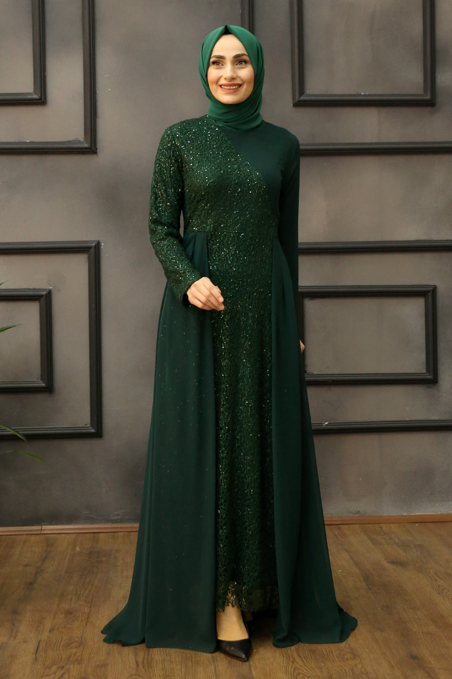 GREEN EVENING DRESS 