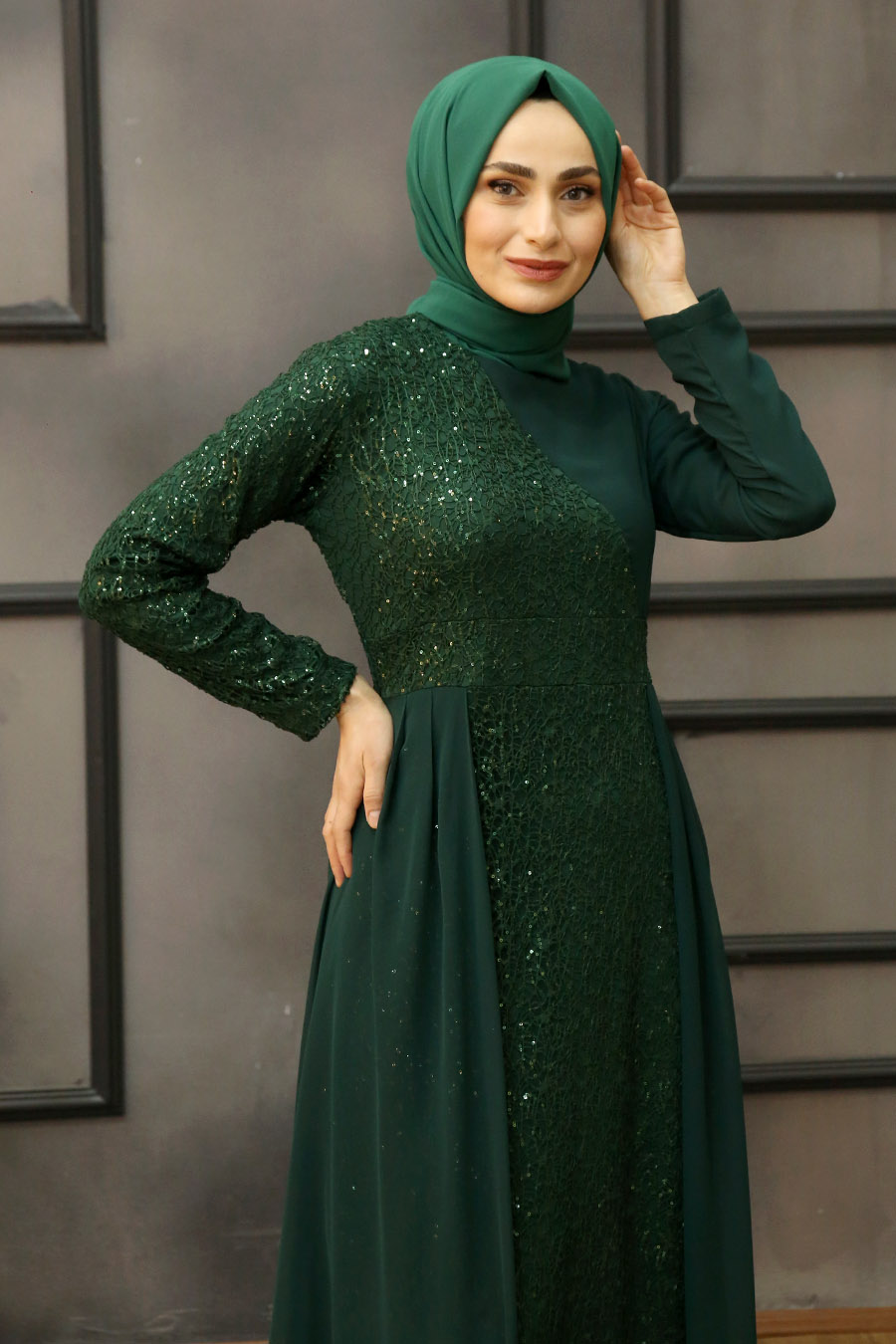 GREEN EVENING DRESS 