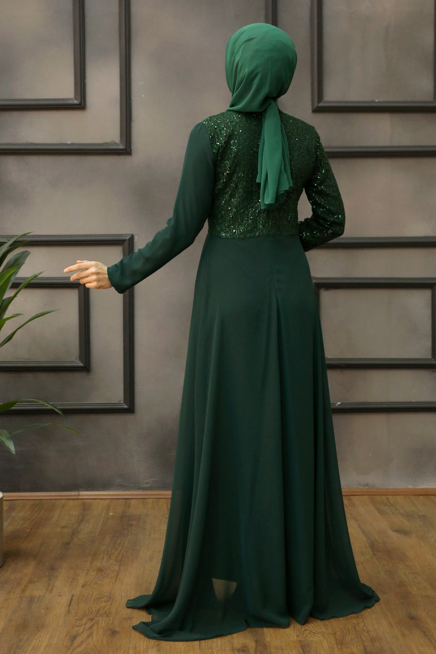 GREEN EVENING DRESS 