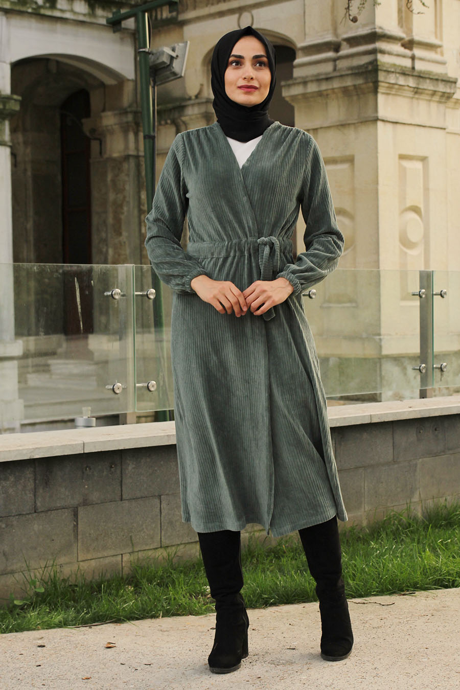 GREEN COAT