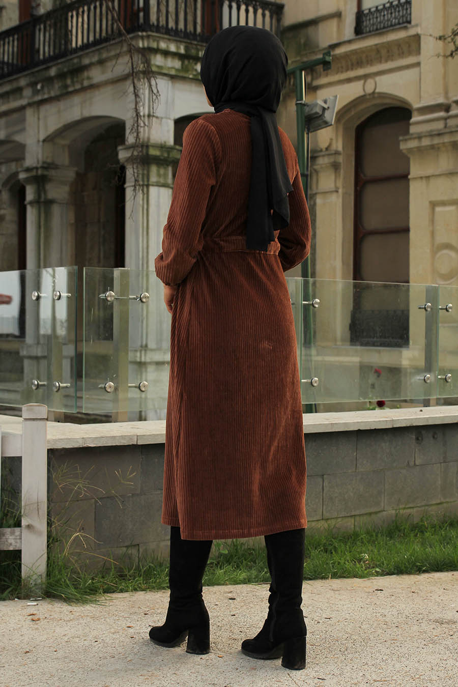 BROWN COAT