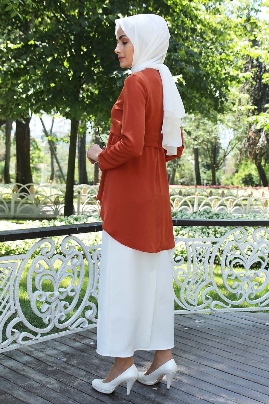 BRICK COLOR BLOUSE AND ECRU SKIRT SUIT