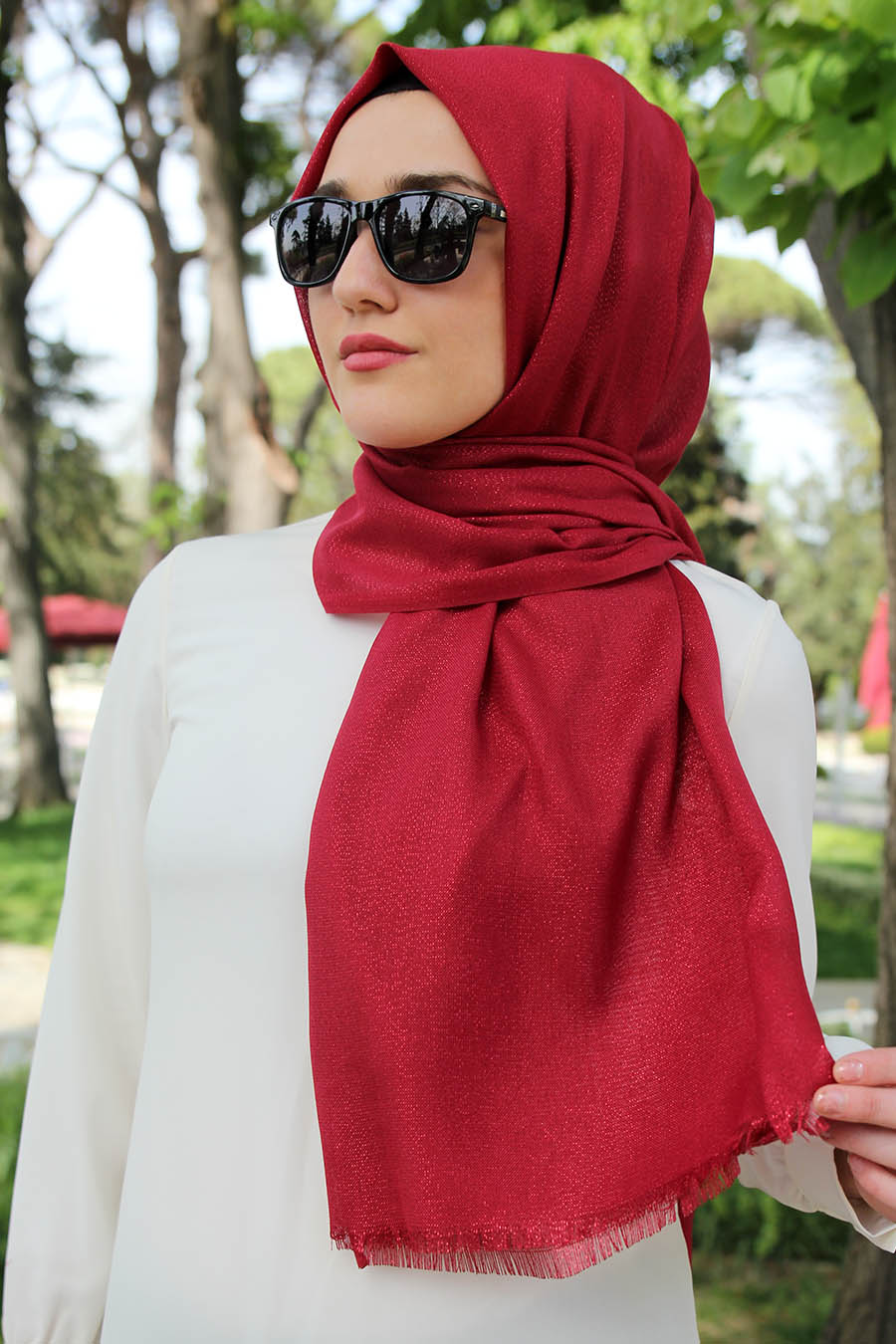 SILVERY RED SHAWL