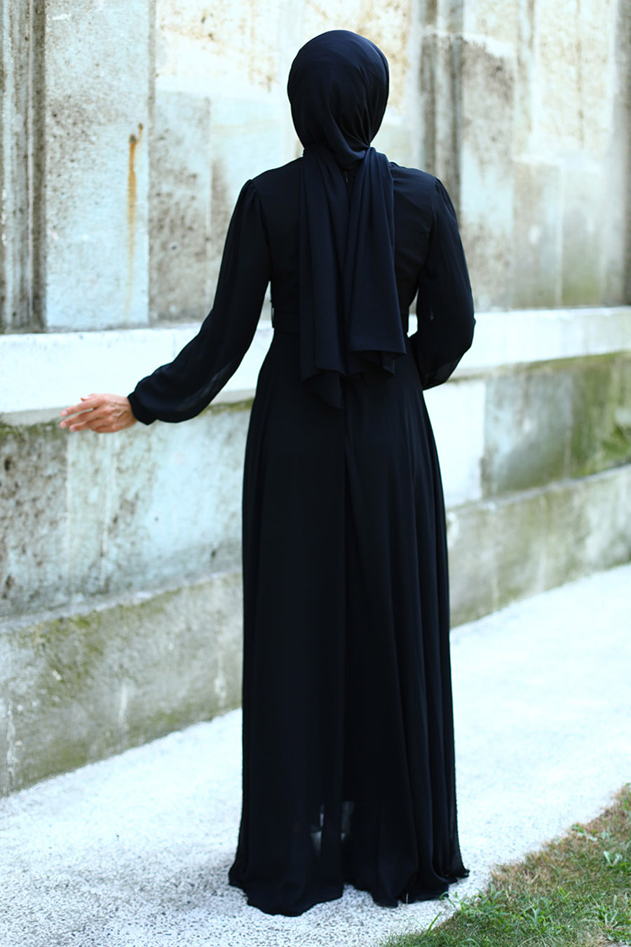 BLACK EVENING DRESS  