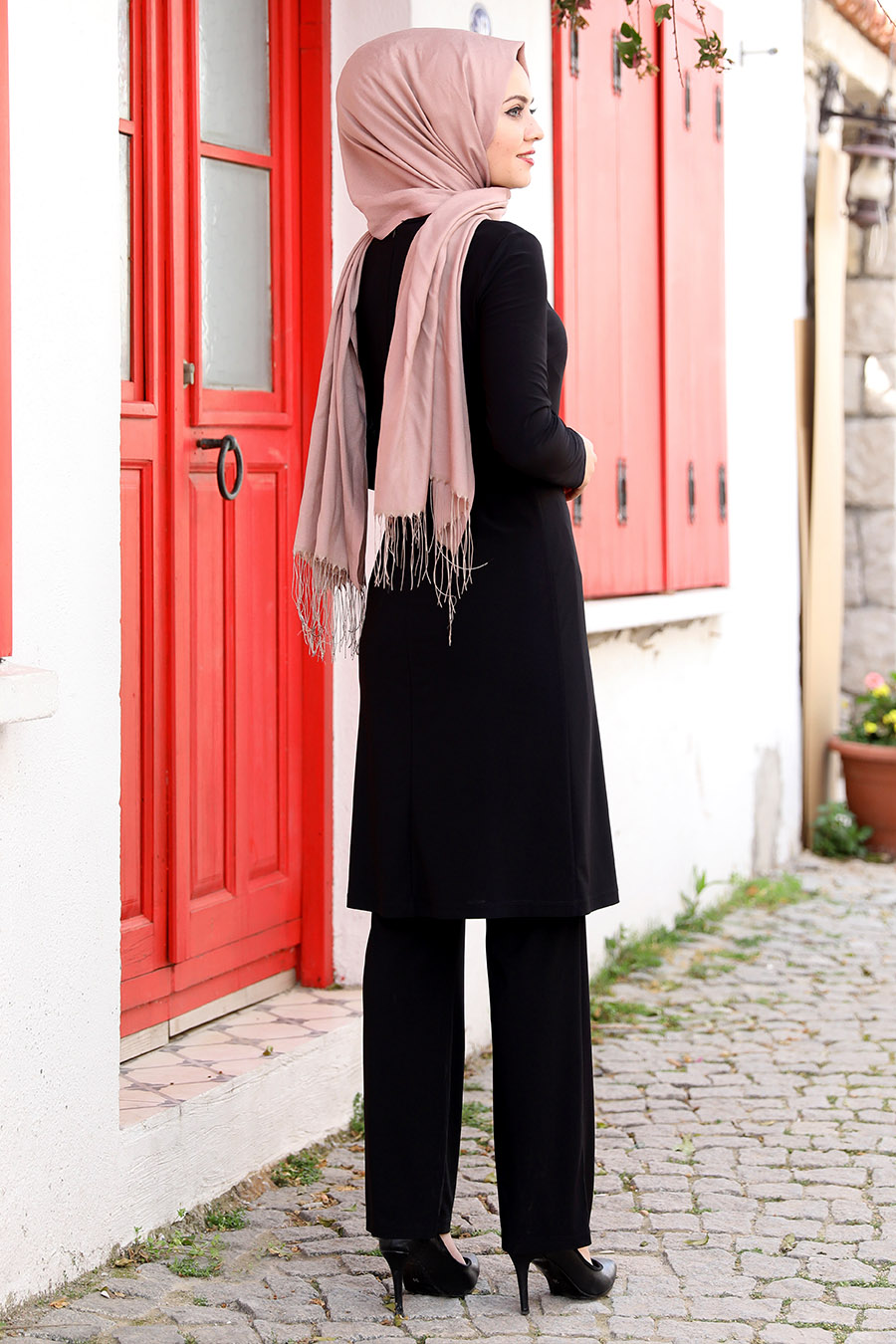  BLACK SUIT AND PANT SUIT   