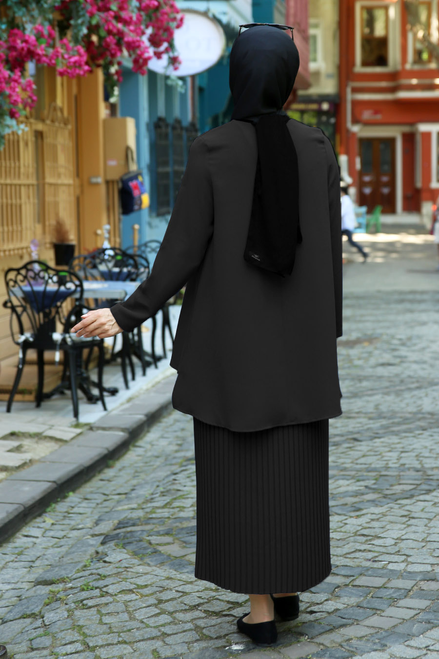 BLACK TUNIC AND SKIRT SUIT