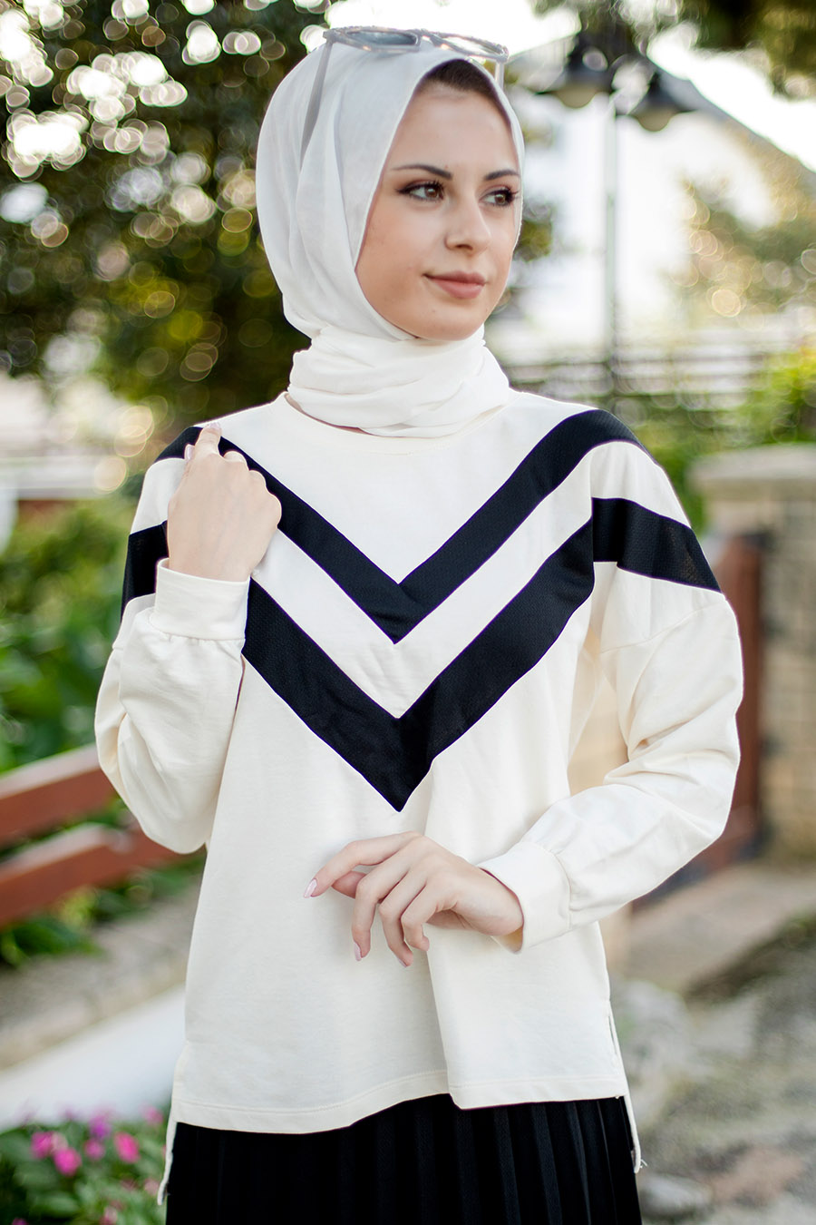 BLACK TUNIC AND SKIRT SUIT