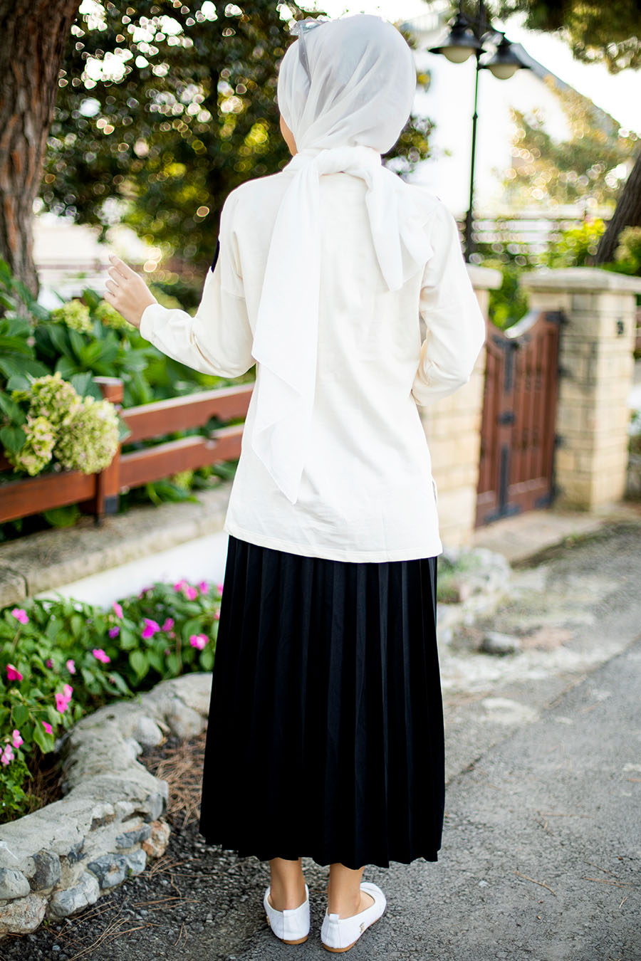 BLACK TUNIC AND SKIRT SUIT