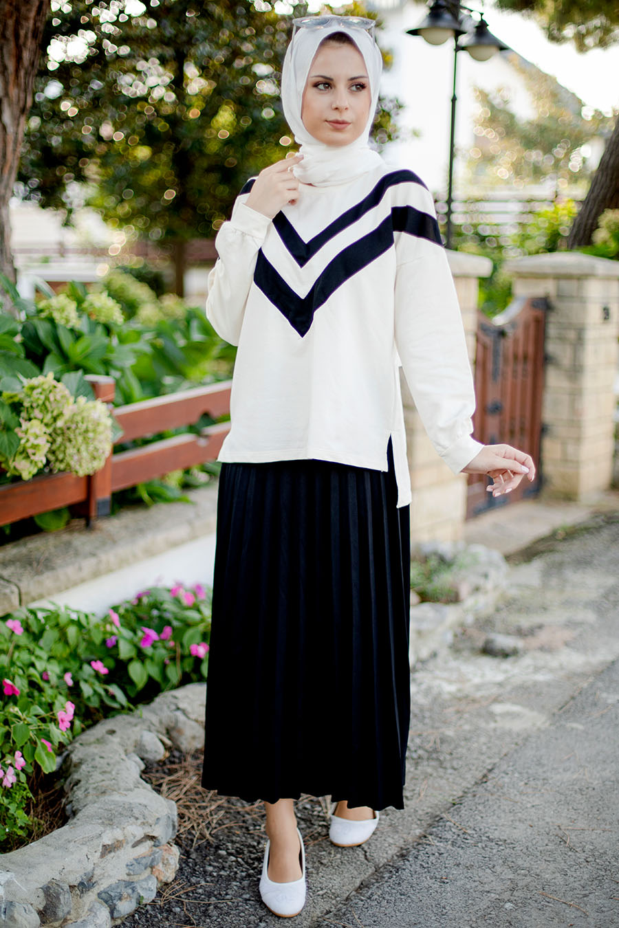 BLACK TUNIC AND SKIRT SUIT