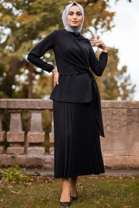 BLACK TUNIC AND SKIRT SUIT