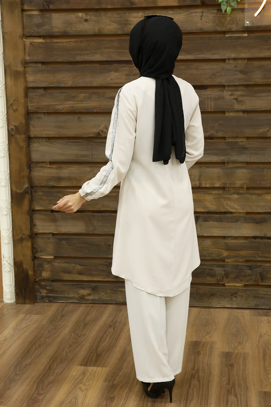 ECRU COLOR TUNIC AND PANT SUIT 