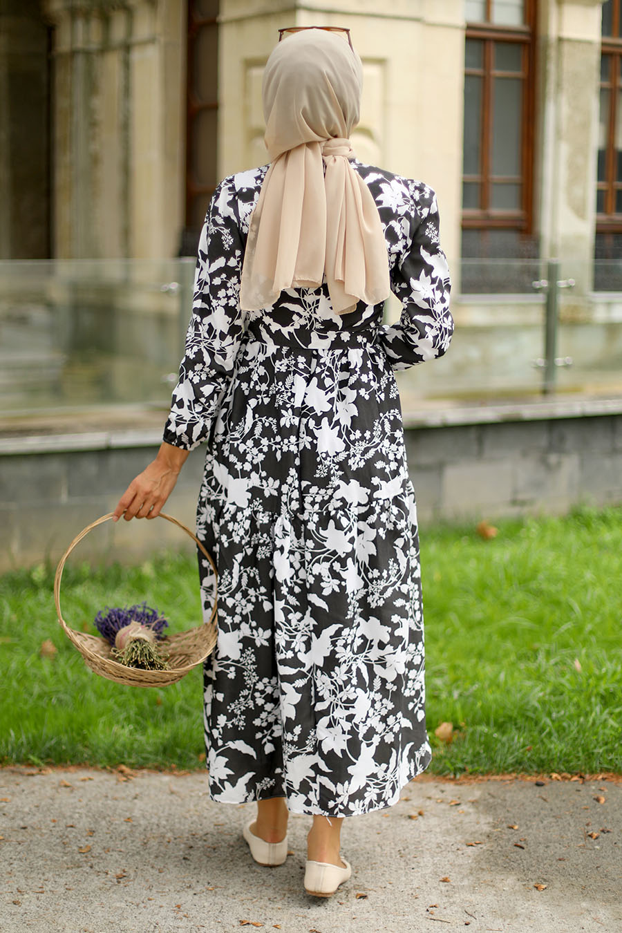 FLOWER PATTERNED BLACK DRESS