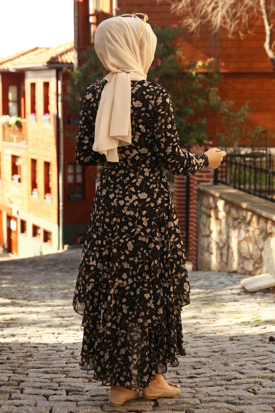 FLOWER PATTERNED DRESS - BLACK 